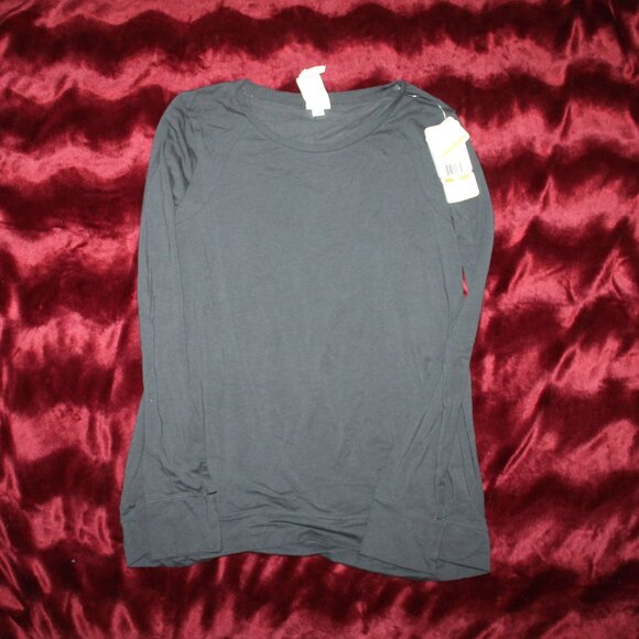 Under Armour Tops - NEW Under Armour long sleeve